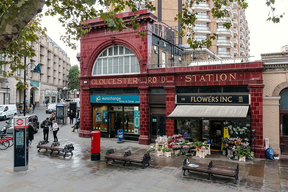 Stacja metra Gloucester Road, kilka minut od Harrington Gardens (zdjęcie okolicy, nie budynku hotelu)