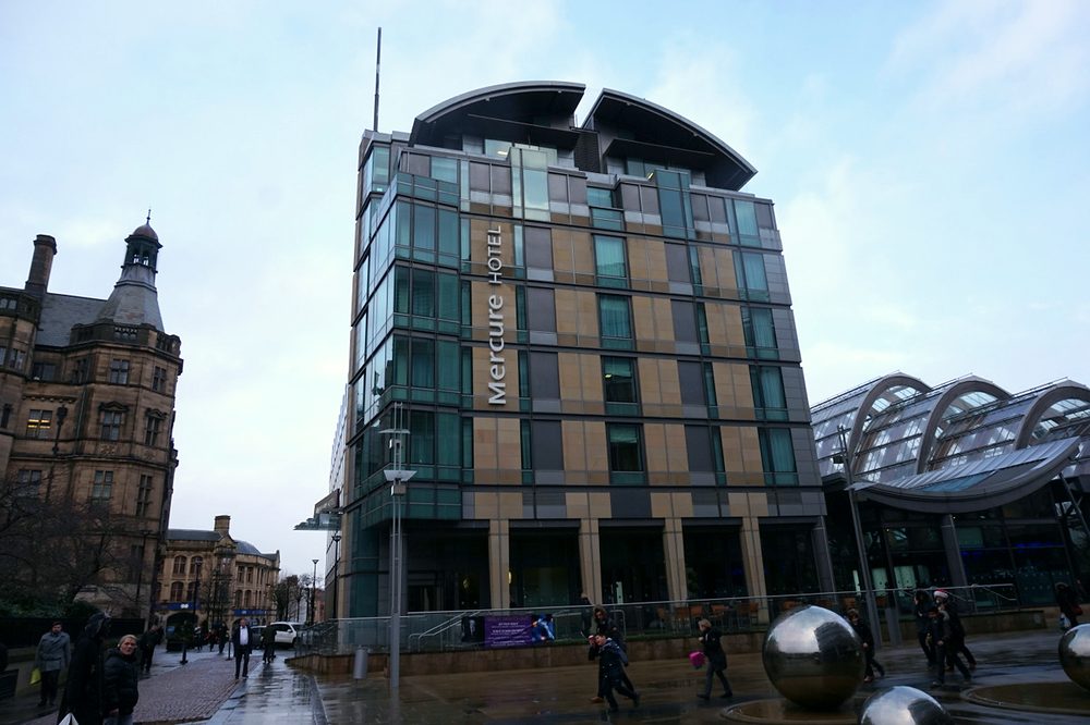 Budynek hotelu przy Norfolk Street obok Winter Garden (sfotografowany jako Mercure; dziś voco Sheffield)