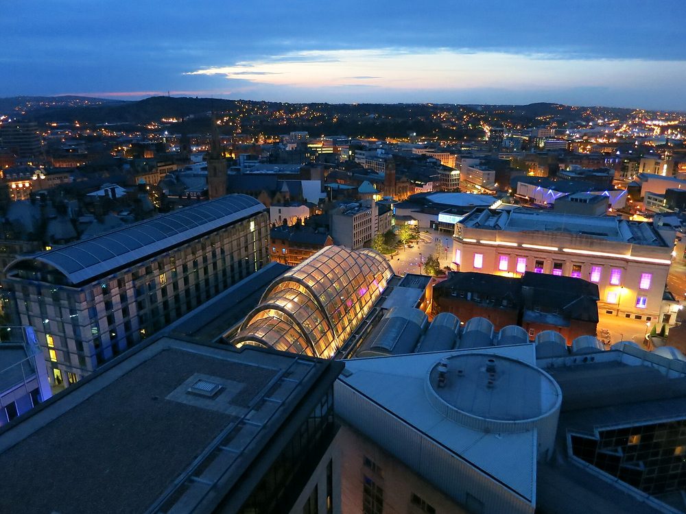 Centrum Sheffield o zmierzchu