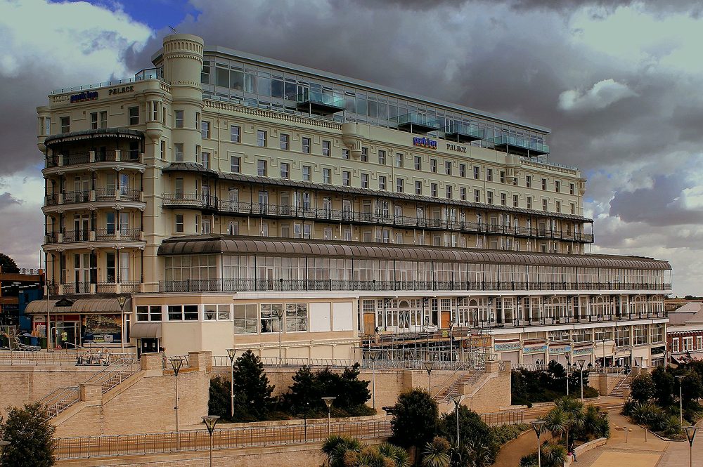 Hotel Palace nad promenadą w Southend-on-Sea